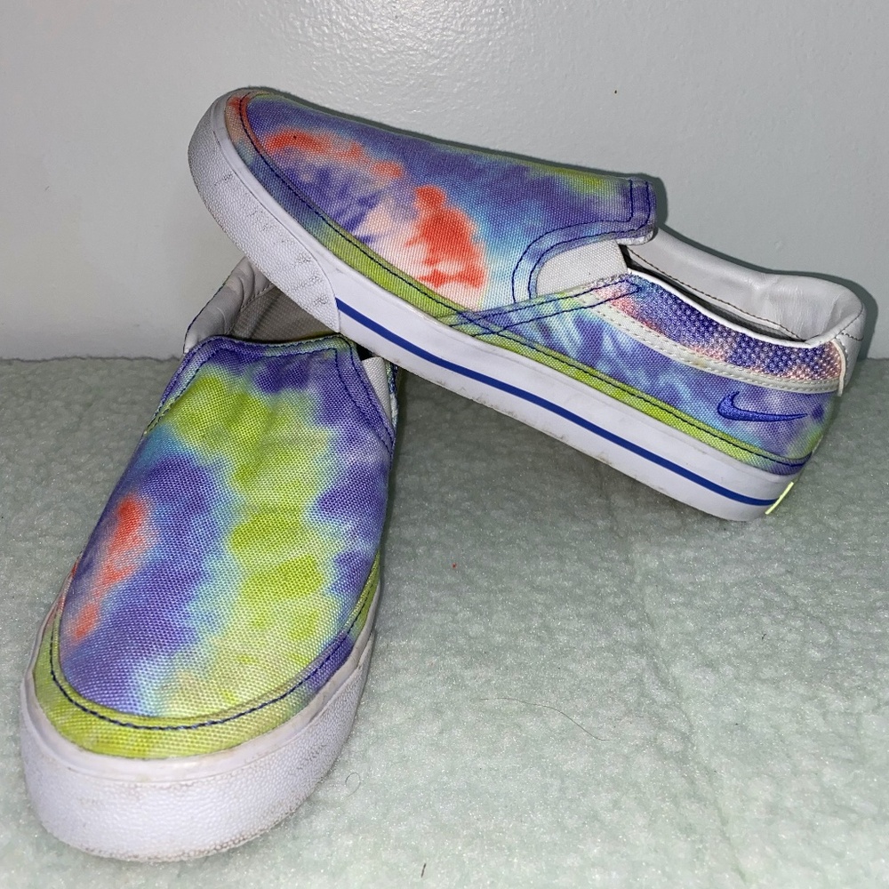 Size 6.5 Nike Casual Low Sneakers Multicolor